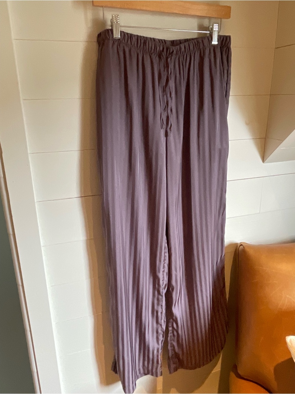 Auden Pleated Wide-Leg Drawstring Pants in Plum
